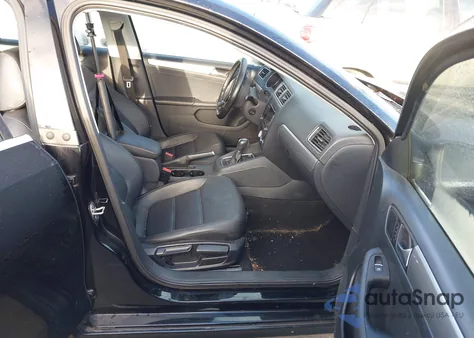 2015 Volkswagen Jetta 1.8T Se z USA, uszkodzony, nr VIN 3VWD07AJ9FM414186